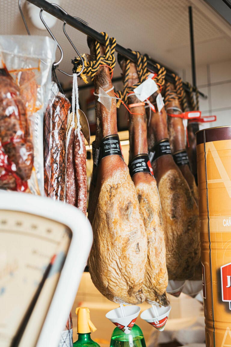 Restaurant with Iberian Ham in Poblenou | Bar Nuri